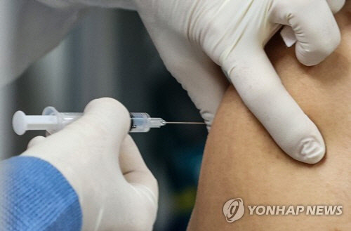 정부 "3차접종시 오미크론 치명률 0.08%…독감 치명률 수준" <연합뉴스>